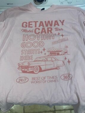 TAYLOR SWIFT INSPIRED Pink Graphic T-Shirt "GETAWAY CAR"